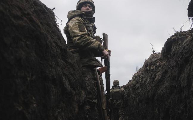 Soldados ucranianos en una trinchera cerca de la localidad de Bakhmut, en Donetsk. Soldados ucranianos en una trinchera cerca de la localidad de Bakhmut, en Donetsk.