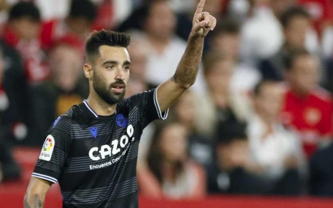 Brais Méndez llegó el pasado verano a la Real, con un contrato hasta 2028, el más largo de la actual plantilla txuri-urdin. Brais Méndez llegó el pasado verano a la Real, con un contrato hasta 2028, el más largo de la actual plantilla txuri-urdin.