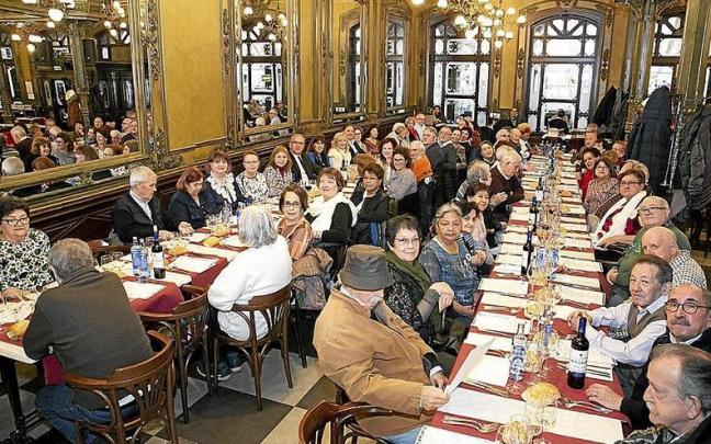 Comida navide&ntilde;a con residentes de los pisos tutelados