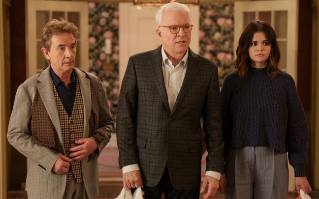 Martin Short, Steve Martin y Selena Gomez en &lsquo;Solo asesinatos en el edificio&rsquo;. Foto: Disney+