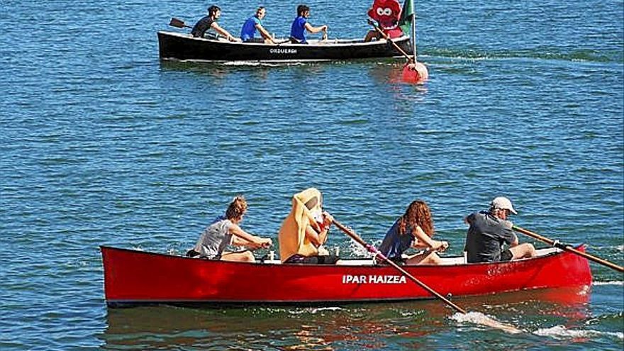 Ahobizi y Belarriprest en las regatas de la mañana.
