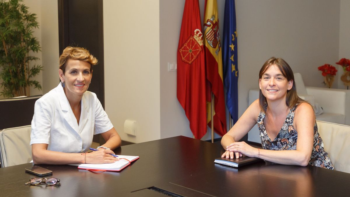 La Presidenta de Navarra, María Chivite, junto a la coordinadora de Podemos Navarra, Begoña Alfaro.