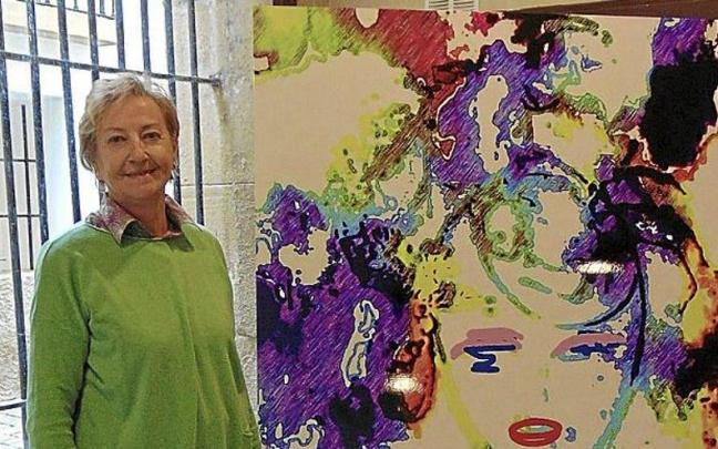 Mar&iacute;a Jos&eacute; Ayestar&aacute;n posa junto a la obra que ha dedicado a Cristina Ortiz, &lsquo;La Veneno&rsquo;.