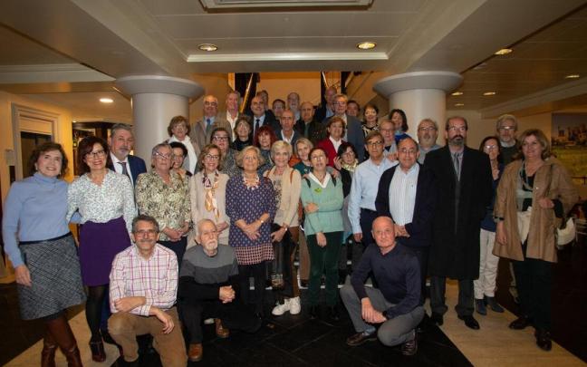 Foto de grupo de los facultativos jubilados este 2022 que acudieron al acto de homenaje organizado por el Colegio de Médicos de Navarra. Foto de grupo de los facultativos jubilados este 2022 que acudieron al acto de homenaje organizado por el Colegio de Médicos de Navarra.