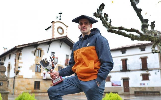 Joseba Ezkurdia, campeón del Cuatro y Medio.
