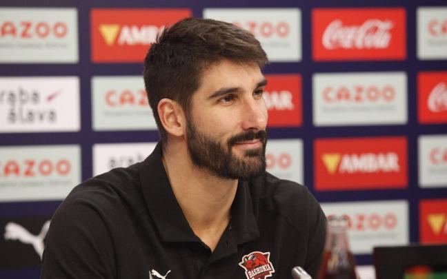 Dani Díez, sonriente durante su presentación como baskonista