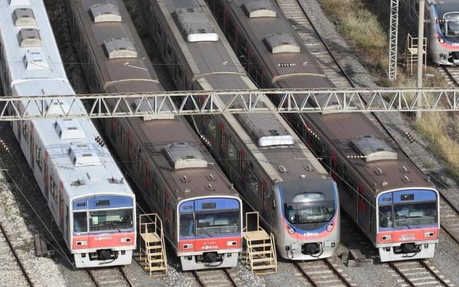 Imagen de archivo de varios trenes de la compa&ntilde;&iacute;a Korail.