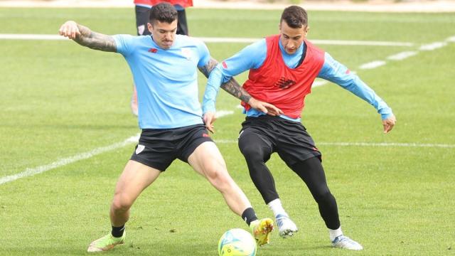 Ander Capa, junto a Alex Berenguer, en un entrenamiento en Lezama Ander Capa, junto a Alex Berenguer, en un entrenamiento en Lezama