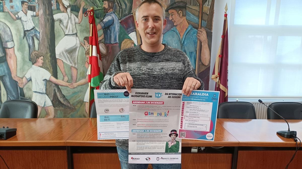 El edil I&ntilde;aki Urrutia present&oacute; la programaci&oacute;n.