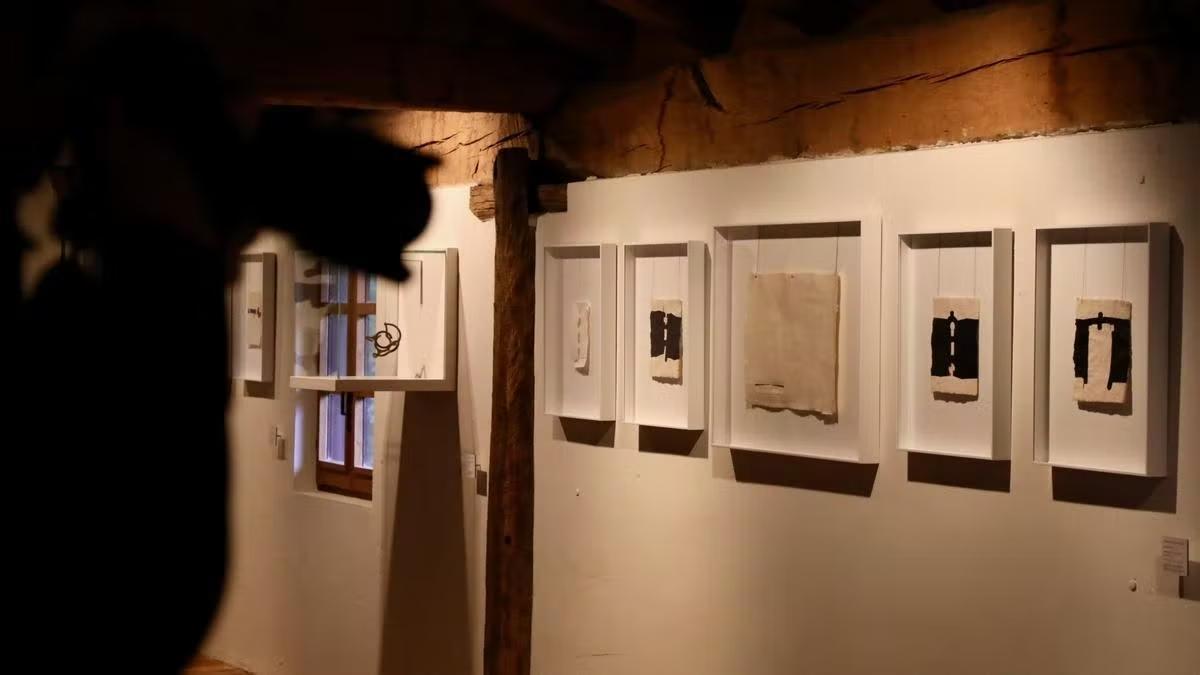 Las 'Gravitaciones' de Eduardo Chillida centran gran parte de 'Gravedad Zero'.