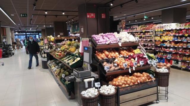 Interior de un supermercado Eroski.