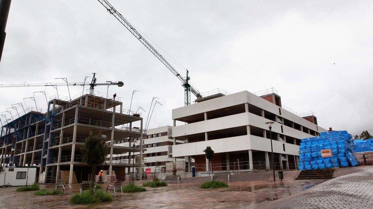 Construcción de unos bloques de viviendas en Goikolarra