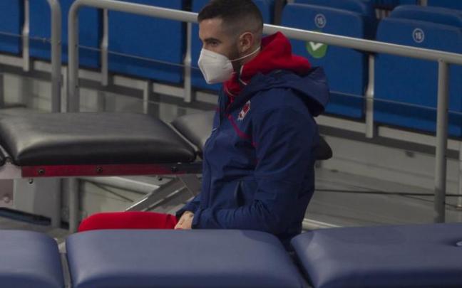 Vildoza sigue desde la banda un partido del Baskonia de esta campaña.