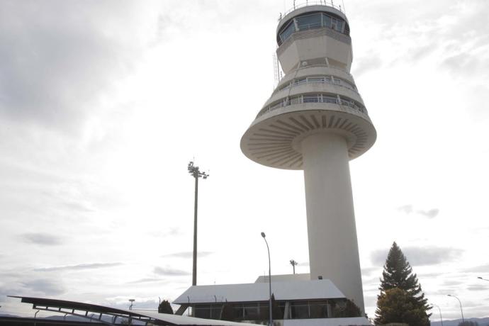 Torre de control del aeropuerto de Foronda.