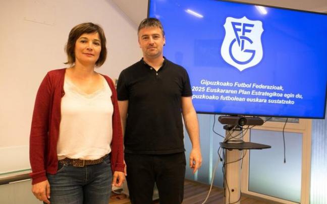 Amaia Balda (coordinadora general de EMUN) y Beñat Larrañaga (vicepresidente de la FGF).