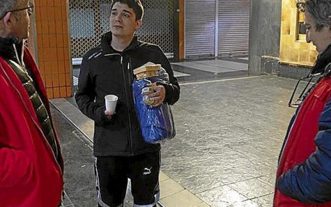 0.15 horas: Asistencia frente a la estación de ‘bus’.