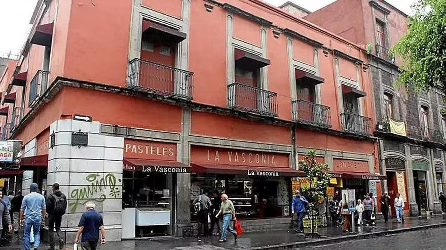 Fachada de la pastelería La Vasconia.