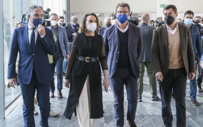 Feijóo, este domingo junto a Elías Bendodo, Cuca Gamarra y Juanma Moreno.