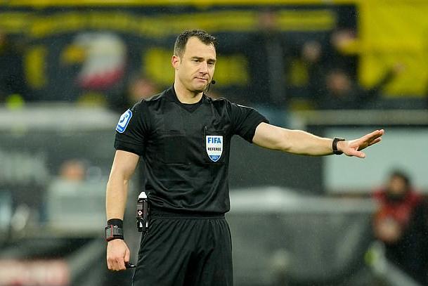 Felix Zwayer, durante el Borussia Dortmund-Bayern de este pasado sábado.