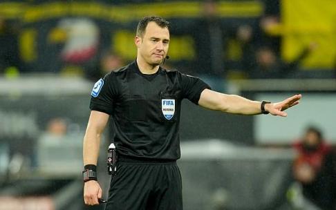 Felix Zwayer, durante el Borussia Dortmund-Bayern de este pasado sábado.