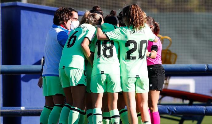 Las jugadoras en uno de los momentos del partido.