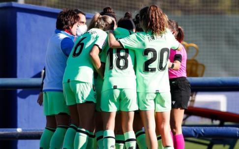 Las jugadoras en uno de los momentos del partido.