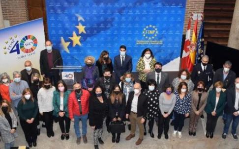 Foto de familia de los participantes.