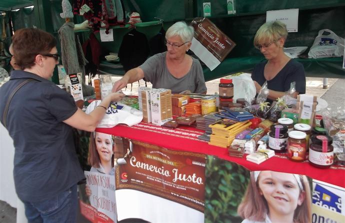 El estand de comercio justo ofrecerá información sobre el movimiento y sus productos estrella.