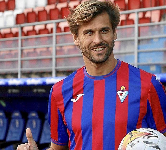 Fernando Llorente, en su presentación con el Eibar Foto: Javi Colmenero