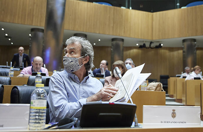 Fernando Simón participa en una mesa redonda en el Congreso sobre amenazas biológicas.