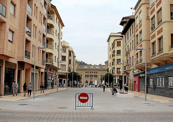 Una de las calles principales de Estella, generalmente abarrotada de gente y vacía durante este fin de semana.