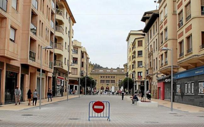 Una de las calles principales de Estella, generalmente abarrotada de gente y vacía durante este fin de semana. Una de las calles principales de Estella, generalmente abarrotada de gente y vacía durante este fin de semana.