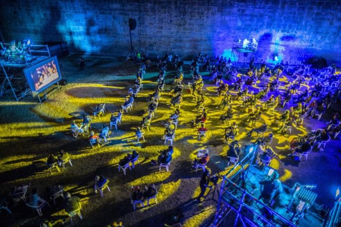 Un momento del espectáculo "Luces, música, ¡acción!", de Suakai, en el marco del Festival de las Murallas.