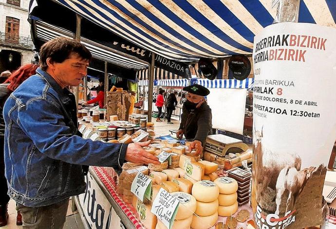 Tras dos años largos de pandemia, Laudio tenía muchas ganas de disfrutar de una de sus ferias más arraigadas. Ayer, a la fiesta se sumó la reivindicación de un futuro para la comarca.