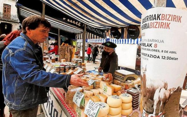 Tras dos años largos de pandemia, Laudio tenía muchas ganas de disfrutar de una de sus ferias más arraigadas. Ayer, a la fiesta se sumó la reivindicación de un futuro para la comarca.