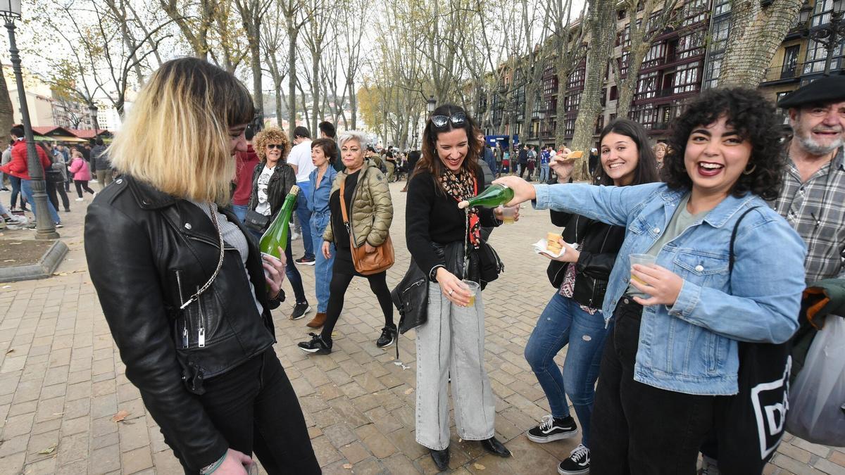 Matxalen Fernández, Ziara Aurre, Eneritz Germán y Maitane Anasagasti suelen acudir al día grande del agro vizcaino
