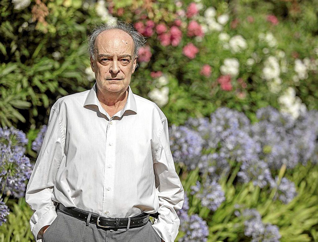 El escritor se ha sometido a un trasplante de riñón recientemente.