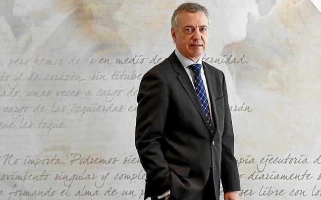 I&ntilde;igo Urkullu, en una de las salas de Lehendakaritza, en una imagen previa a la pandemia. | FOTOS: PABLO VI&Ntilde;AS