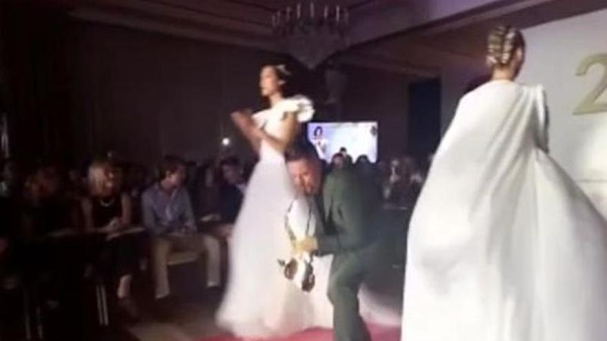 El saxofonista Miguel Sueiras, durante el desfile '20.20'