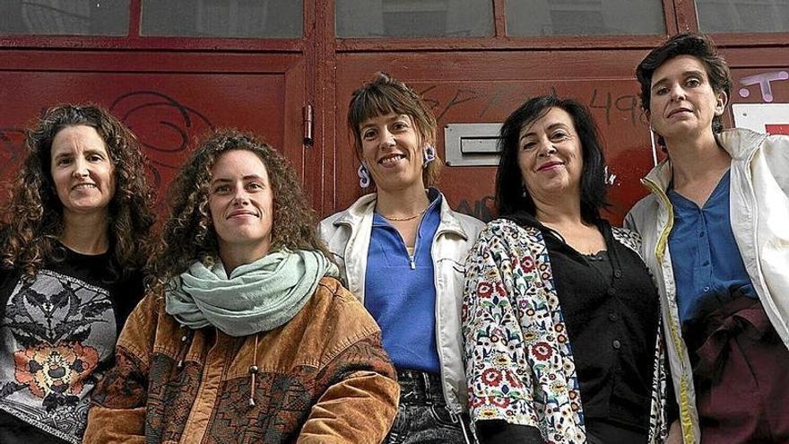 Iratxe Gallardo, Eguzki Donellan, Marina Suárez, Carmen San Esteban y Hannah Whelan.