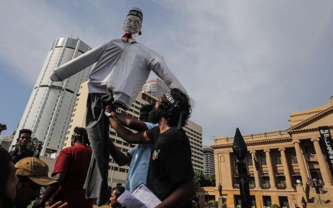 Protestas contra la elección de Ranil Wickremesinghe como presidente de Sri Lanka. Protestas contra la elección de Ranil Wickremesinghe como presidente de Sri Lanka.