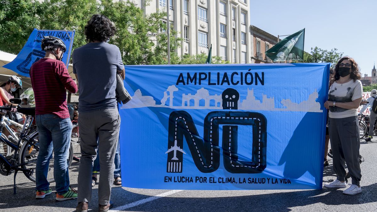 Manifestación contra la ampliación del aeropuerto madrileño.