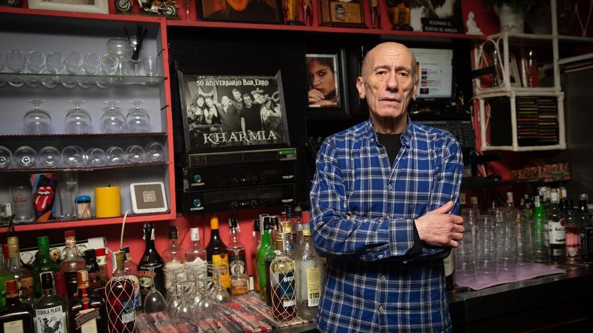 Jos&eacute; Antonio Erro Armend&aacute;riz en el local que lleva 54 a&ntilde;os abierto.