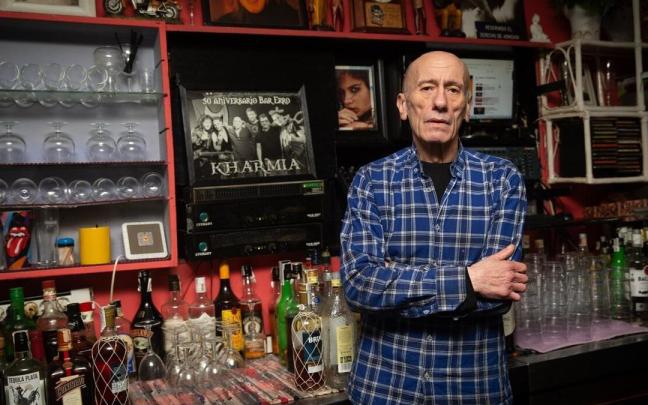 Jos&eacute; Antonio Erro Armend&aacute;riz en el local que lleva 54 a&ntilde;os abierto.