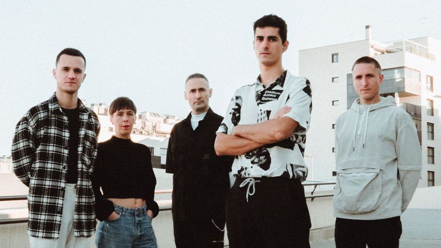 El color euskaldun a las jornadas veraniegas lo ponen grupos como Bulego con ‘Suzko erroberak’.