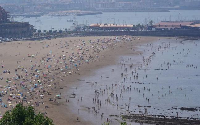 Gente en la playa. Gente en la playa.