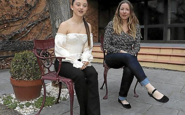 La actriz Carla Quílez, y la directora de ‘La Maternal’, Pilar Palomero, ayer en Tudela antes de la presentación. La actriz Carla Quílez, y la directora de ‘La Maternal’, Pilar Palomero, ayer en Tudela antes de la presentación.