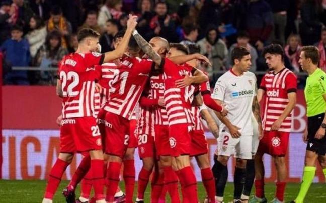 Un momento del partido entre Girona y Sevilla. Un momento del partido entre Girona y Sevilla.