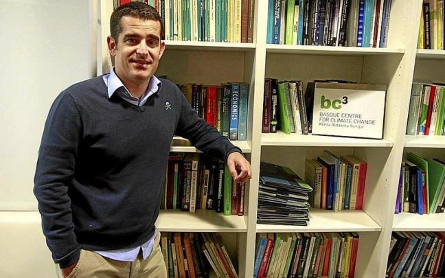 El premio Ekonomistak 2022 es un experto en las implicaciones del cambio climático. El premio Ekonomistak 2022 es un experto en las implicaciones del cambio climático.
