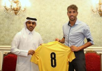 Javi Martínez posa como nuevo jugador del Qatar SC.